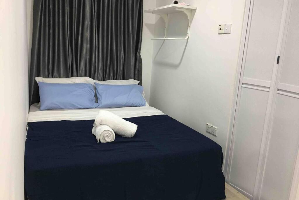 Вилла 22Pax :Taman Pelangi Party House Nearby Midvelly Джохор-Бару Экстерьер фото