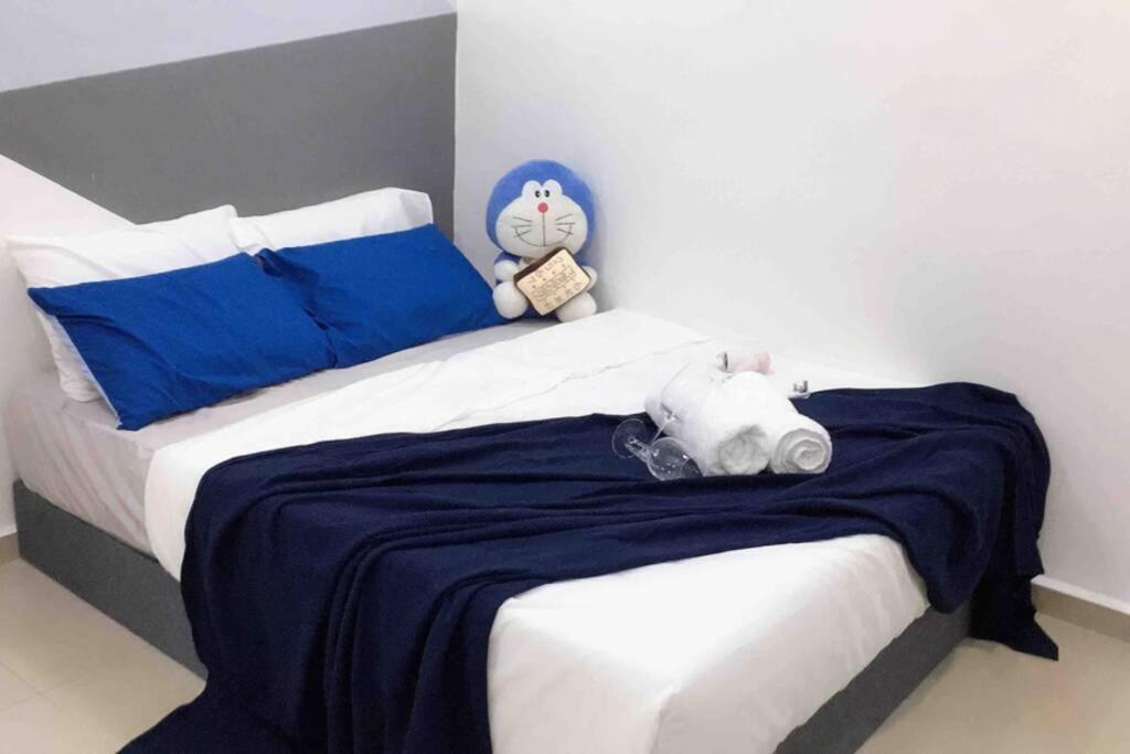 Вилла 22Pax :Taman Pelangi Party House Nearby Midvelly Джохор-Бару Экстерьер фото