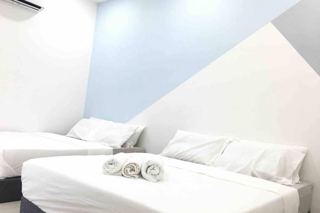 Вилла 22Pax :Taman Pelangi Party House Nearby Midvelly Джохор-Бару Экстерьер фото
